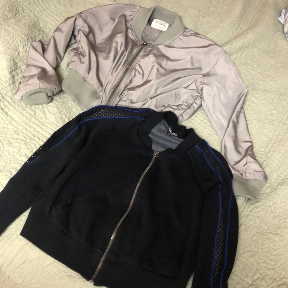 👏🏼👏🏼👏🏼TWO CUTE CROP LITTLE BOMBER JACKETS